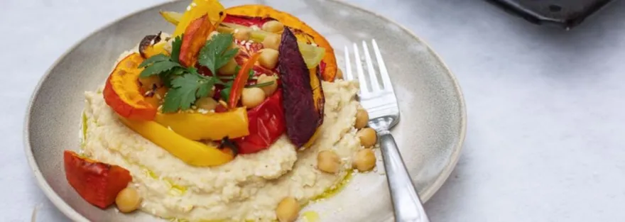 Hummus z pieczonymi jesiennymi warzywami