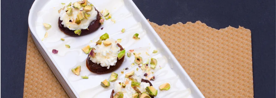 Suszone morele z mascarpone i pistacjami