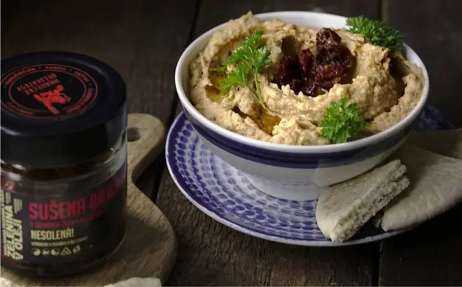 Hummus z ciecierzycy z suszonymi pomidorami