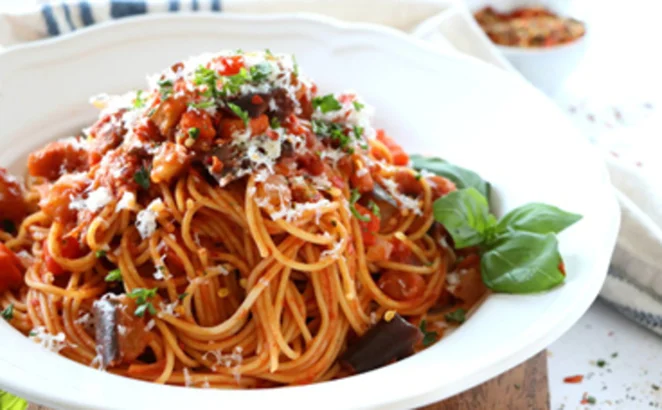 Spaghetti z bakłażanem i mozzarellą