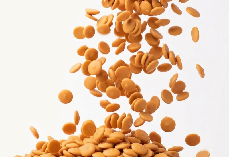 Butelka ketchupu i pomidory