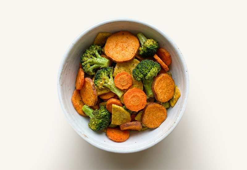 Butelka ketchupu i pomidory