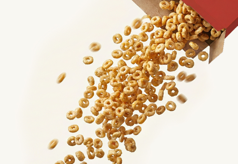 Butelka ketchupu i pomidory