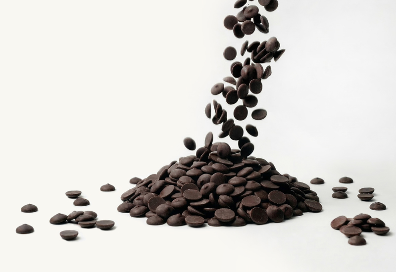 Butelka ketchupu i pomidory