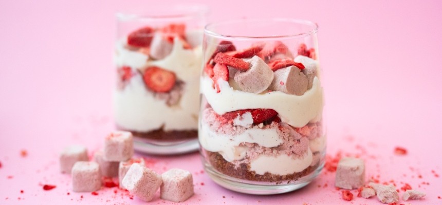 Truskawkowy deser w słoiczku – sylwestrowe przekąski z Grizly