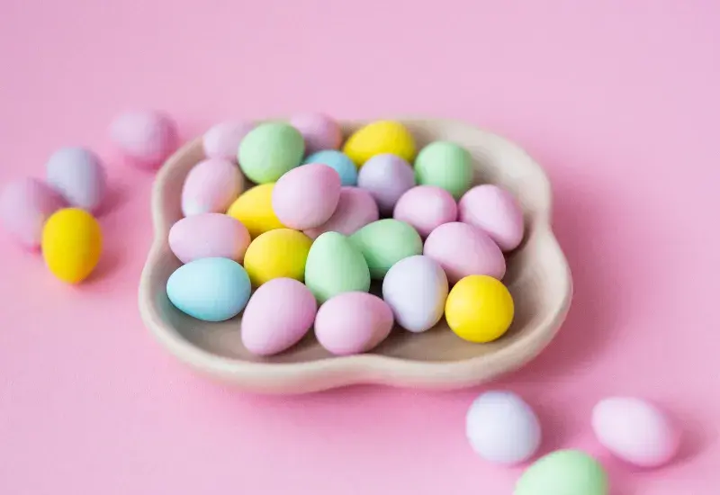 Chrupiące kolorowe mini jajeczka