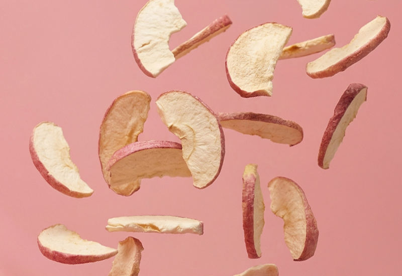 Butelka ketchupu i pomidory