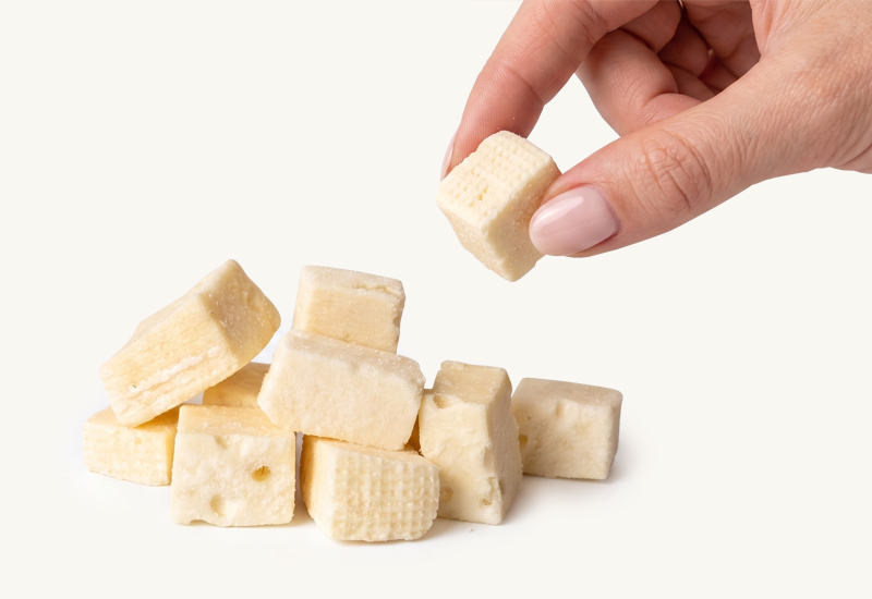 Butelka ketchupu i pomidory