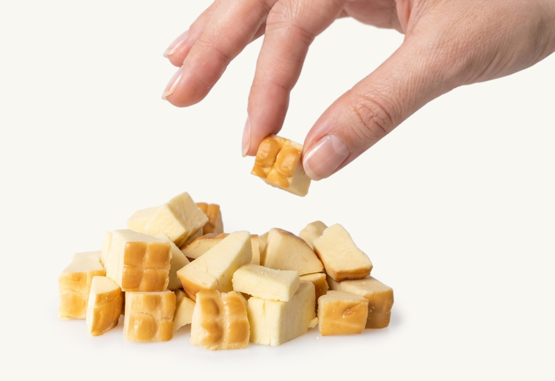 Butelka ketchupu i pomidory