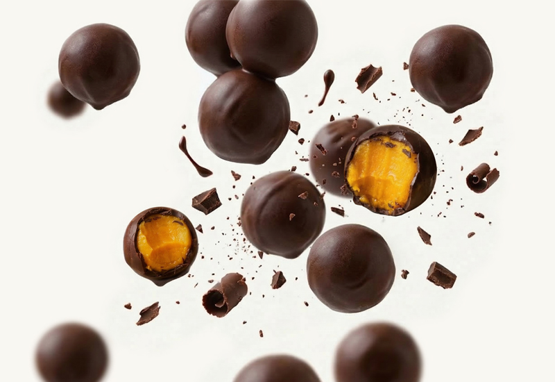 Butelka ketchupu i pomidory