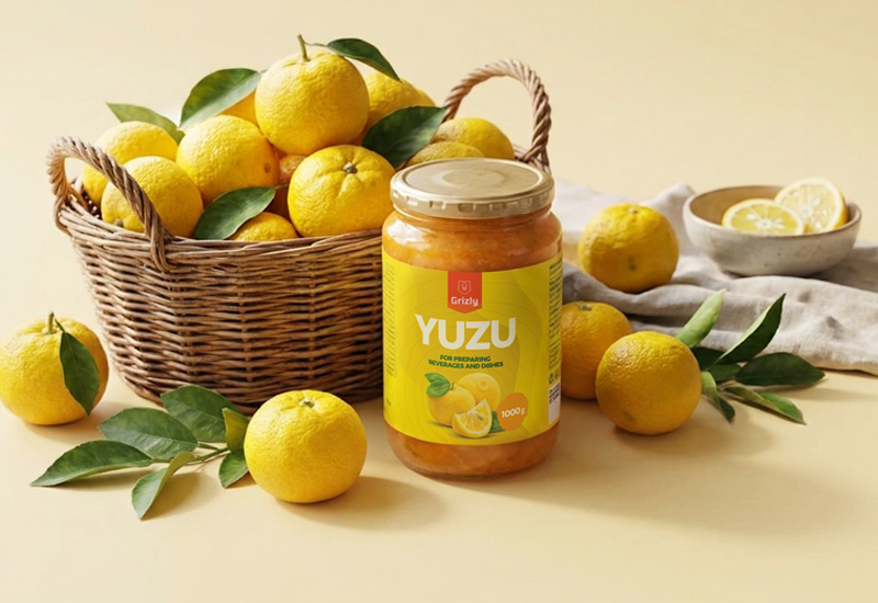 Butelka ketchupu i pomidory