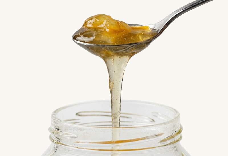 Butelka ketchupu i pomidory