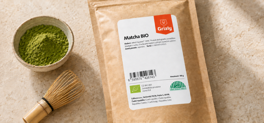 Detail obalu GRIZLY Matcha BIO s eurolístkem, biozebrou a kódem CZ-BIO-003