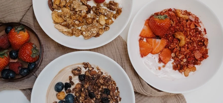 Jak przygotować zdrową granolę? Co powinna zawierać?