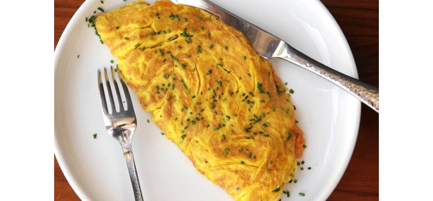 Omlet z jajkiem faszerowanym