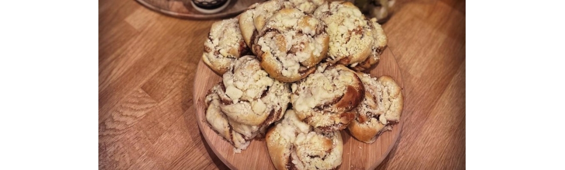 Drożdżowe bułeczki z nadzieniem orzechowym