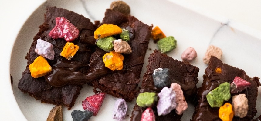 Czekoladowe brownies z kamykami – łatwy przepis od Grizly