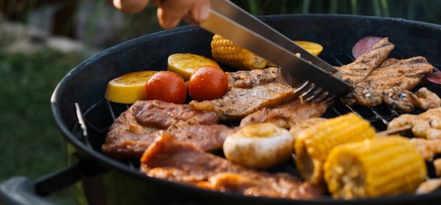 Świetne letnie grillowanie: jak grillować smacznie, zdrowo i bez stresu?