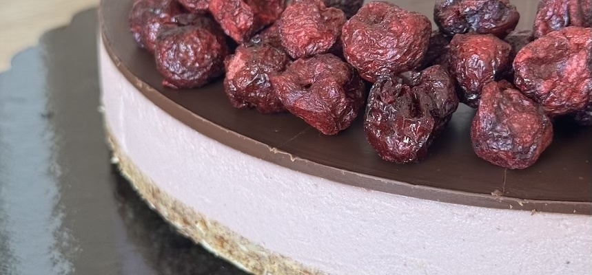 Wiśniowy RAW tort