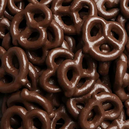 Bezglutenowe precle w gorzkiej czekoladzie