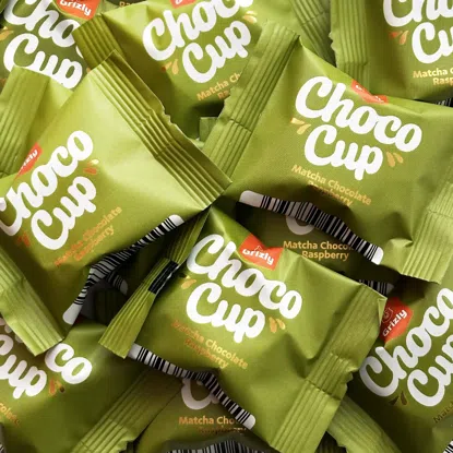 Choco Cups matcha z czekoladą & maliną