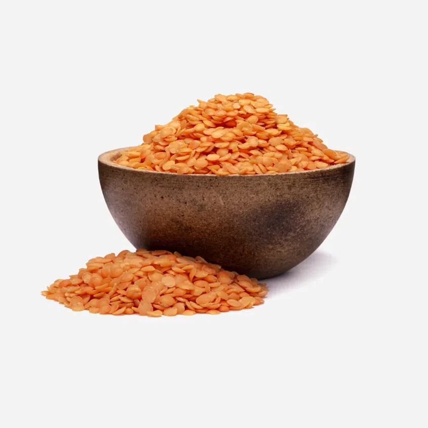 Czerwona soczewica obrana i przepołowiona