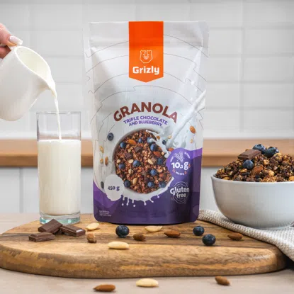 Granola z gorzką czekoladą i borówkami