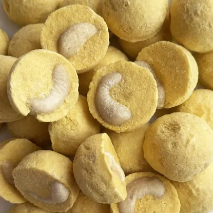 Koszyczki z liofilizowanym mango i orzechami nerkowca