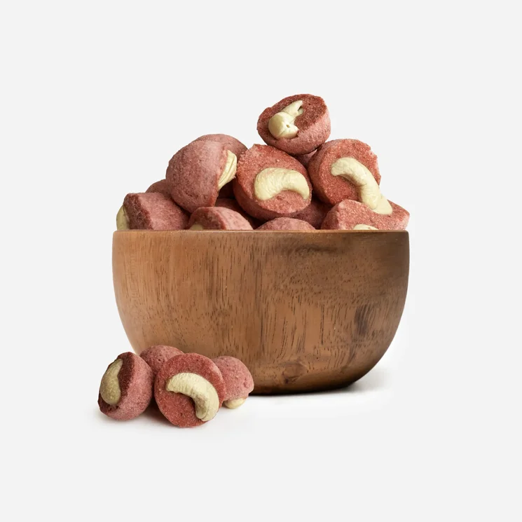 Koszyczki z liofilizowanymi truskawkami i orzechami nerkowca